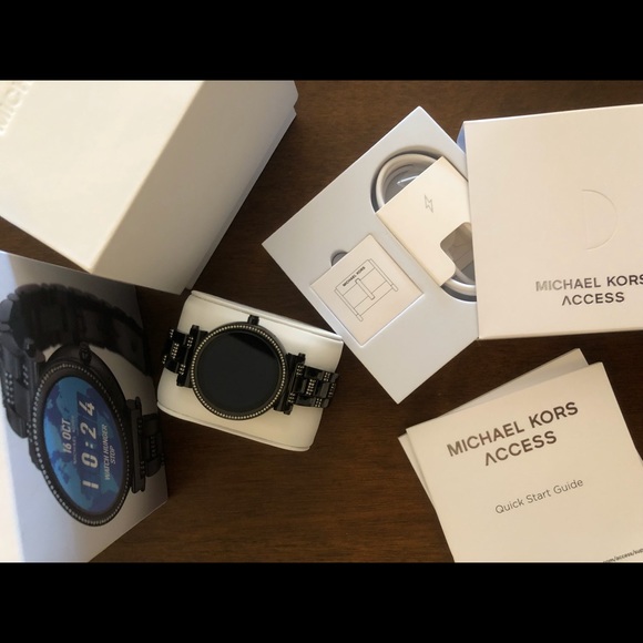 MK black smart watch sofielast one 🎉 - Picture 3 of 8